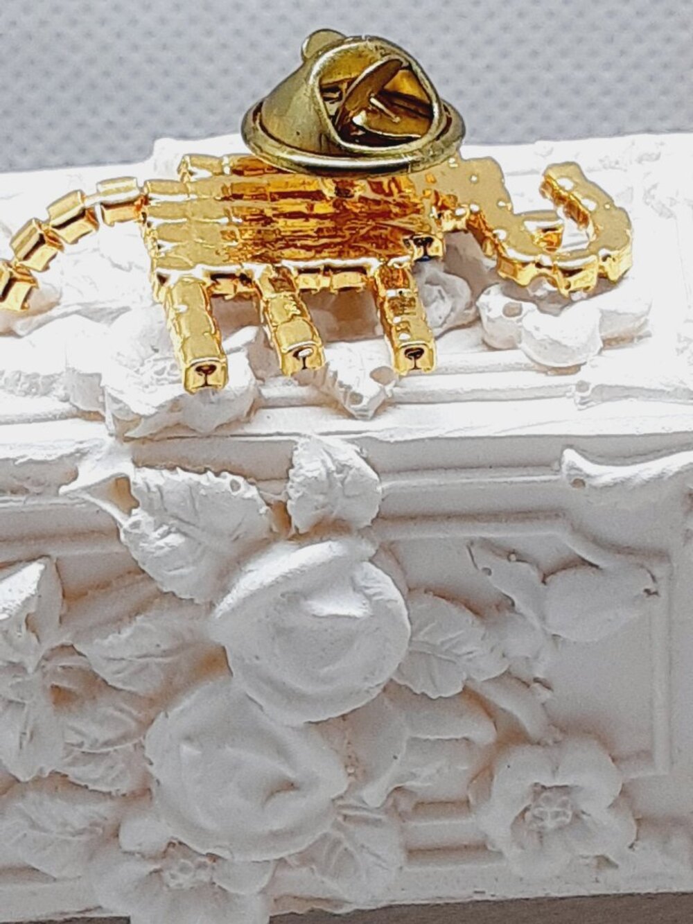 NEW patriotic elephant lapel Put'em Pin with articulated tail - Picture 3 of 7